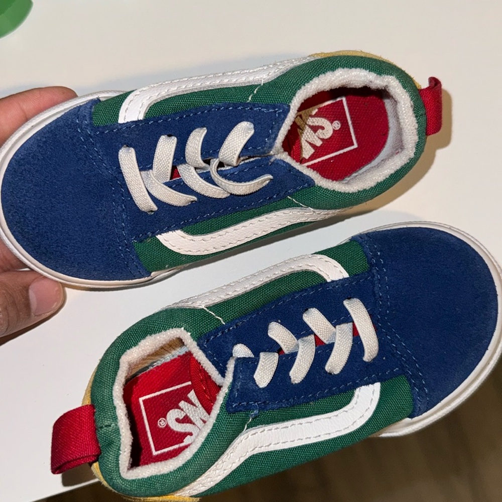 Colorful Vans 7C